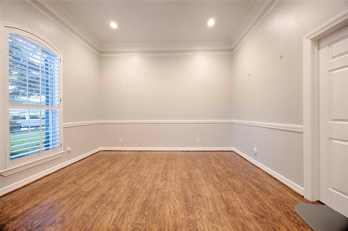Empty room, Interior, Recessed Lighting, Wood Texture Flooring