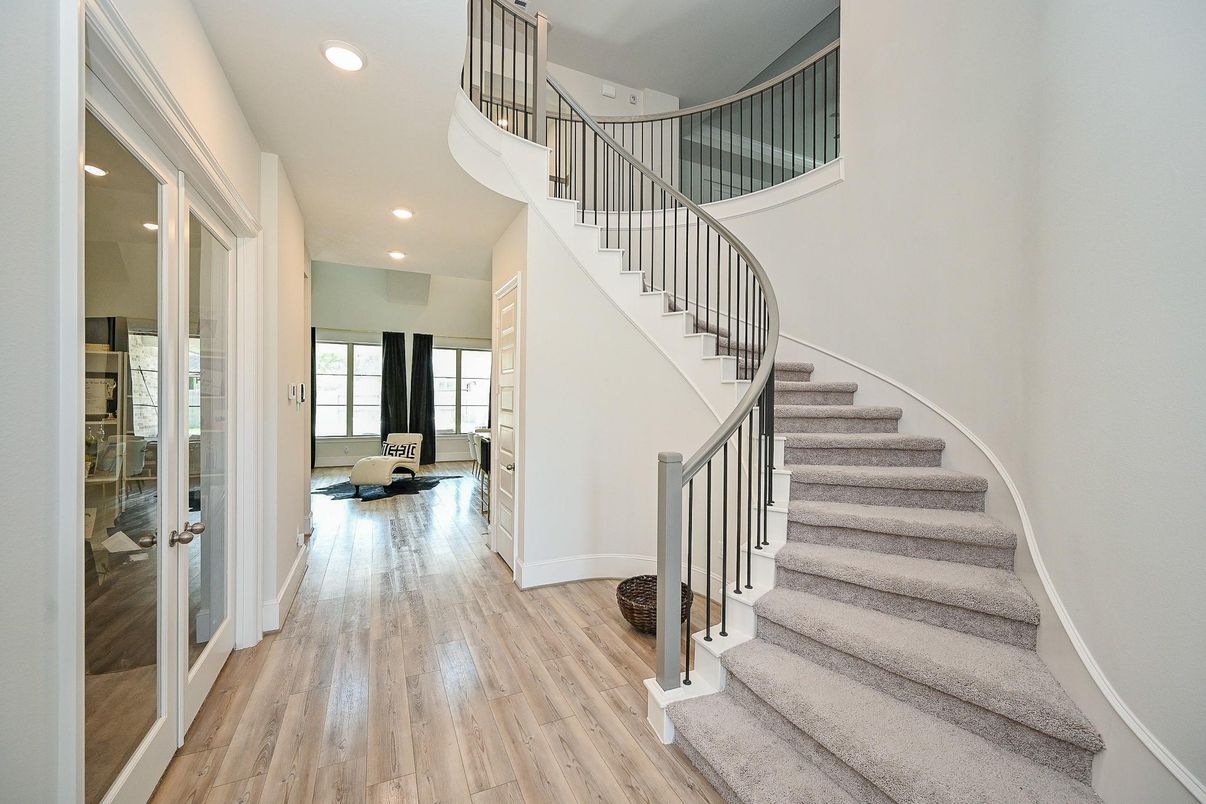Interior, Recessed Lighting, Wood Texture Flooring