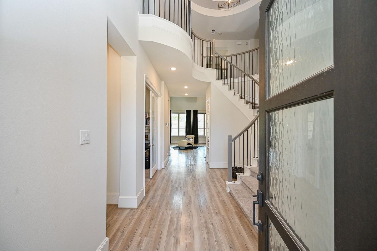 Interior, Recessed Lighting, Wood Texture Flooring