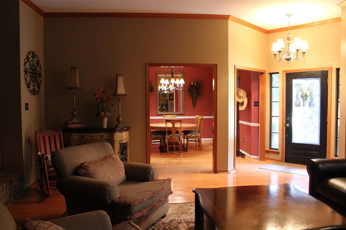 Chandelier, Dining room, Fireplace, Interior, Wood Texture Flooring