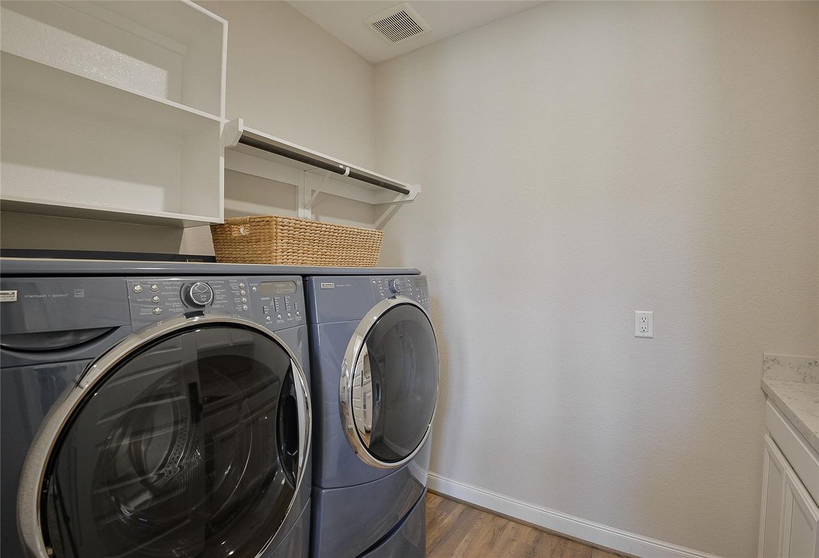 Interior, Washer, Wood Texture Flooring
