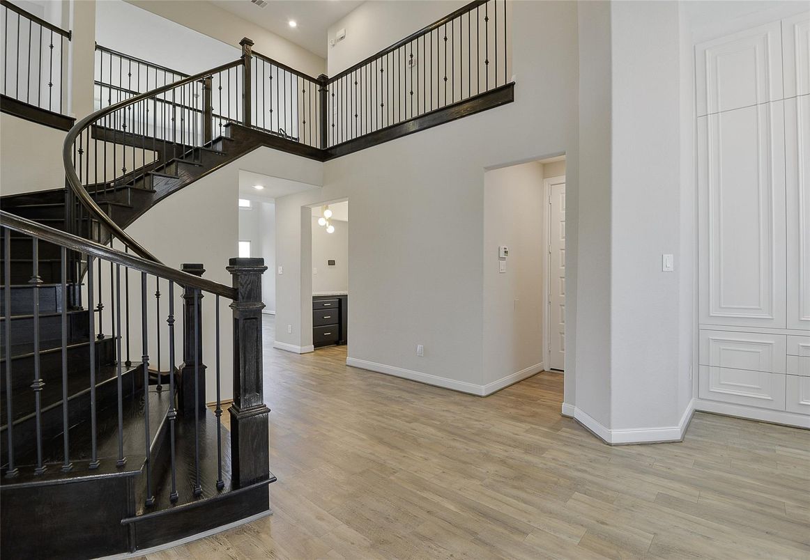 Interior, Recessed Lighting, Wood Texture Flooring