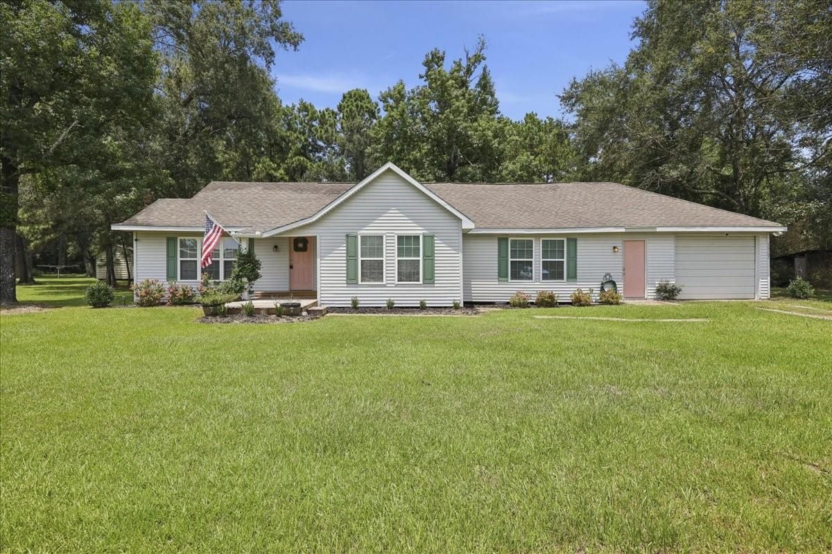 Backyard, Exterior, Facade, Ranch