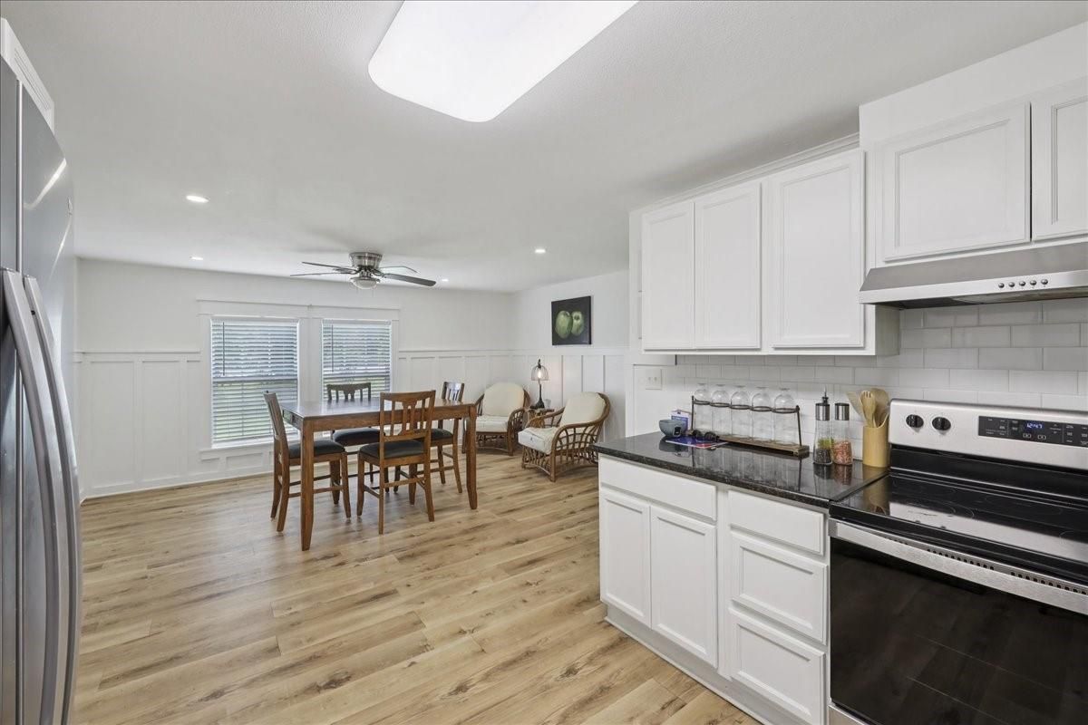 Dining room, Interior, Kitchen, Recessed Lighting, Stainless Steel Appliances, Wood Texture Flooring