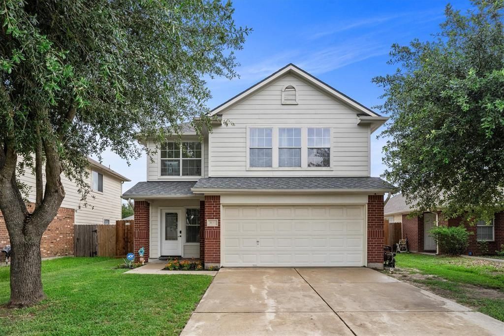 Attached, Exterior, Facade, Brick Facade, American Craftsman
