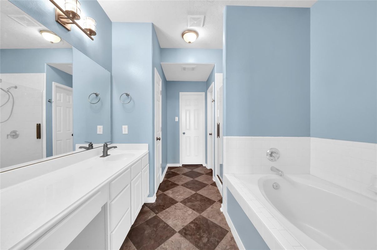 Bathroom, Dual Sink Vanities, Interior