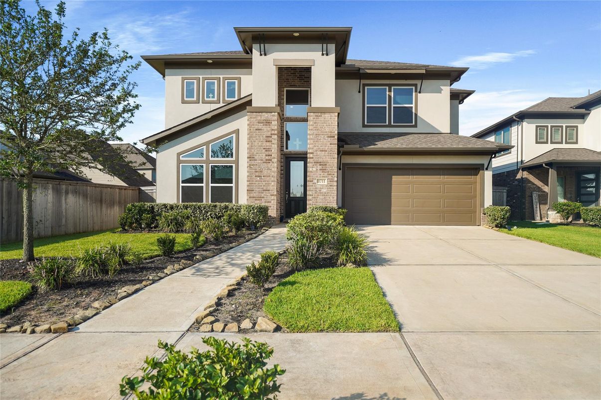 Attached, Exterior, Facade, Brick Facade, Modern