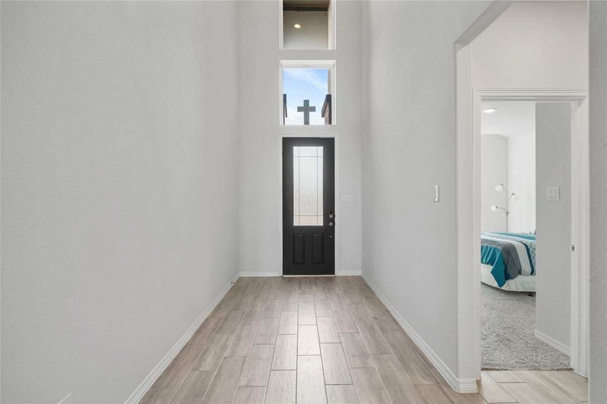 Interior, Recessed Lighting, Wood Texture Flooring