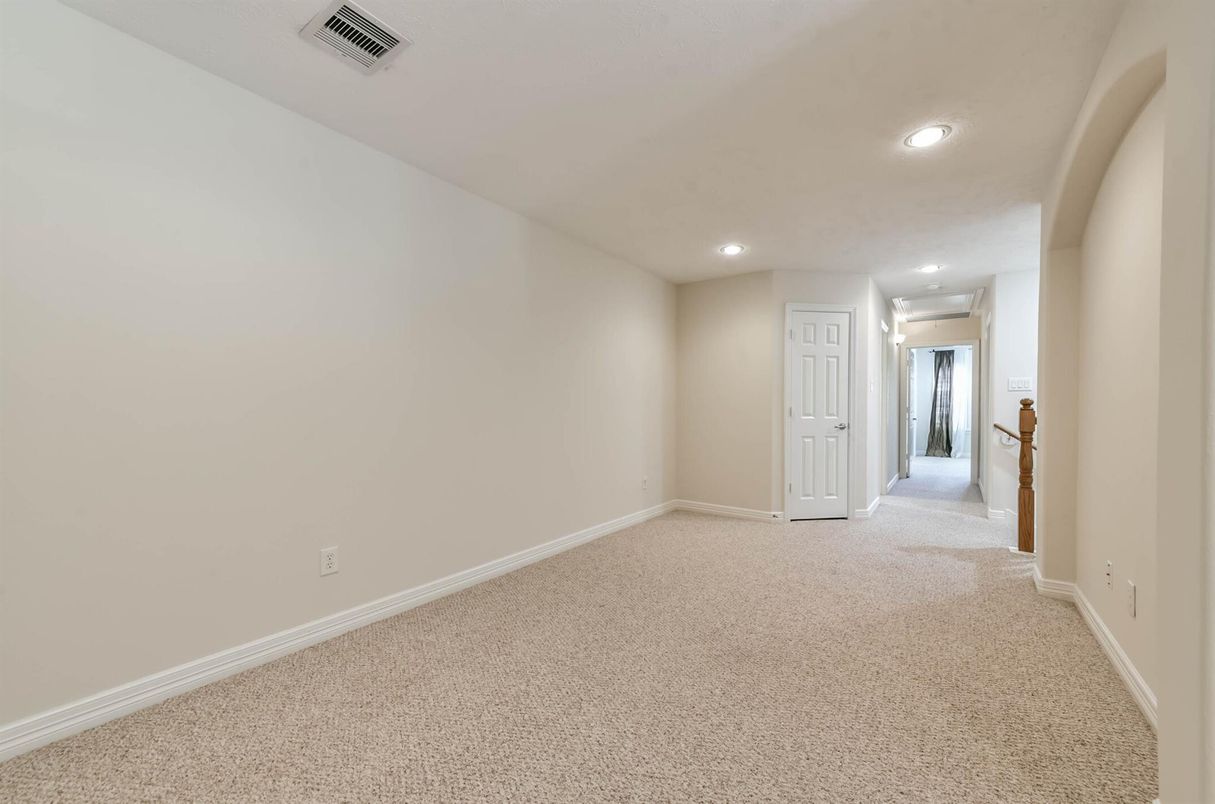 Empty room, Interior, Recessed Lighting