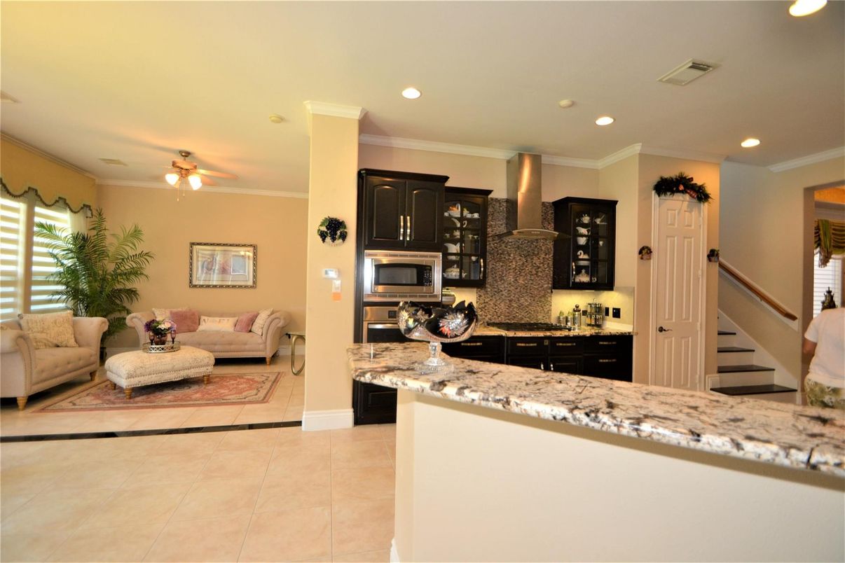 Interior, Kitchen, Living room, Recessed Lighting, Stainless Steel Appliances