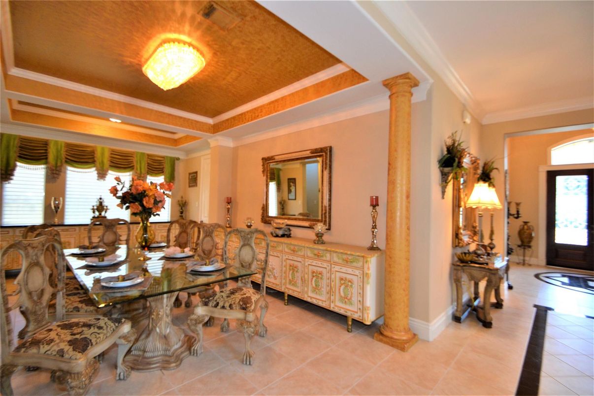 Dining room, Interior, Recessed Lighting