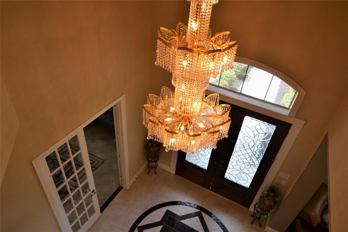 Chandelier, Interior