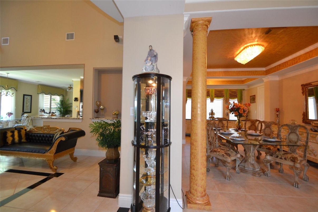 Dining room, Interior