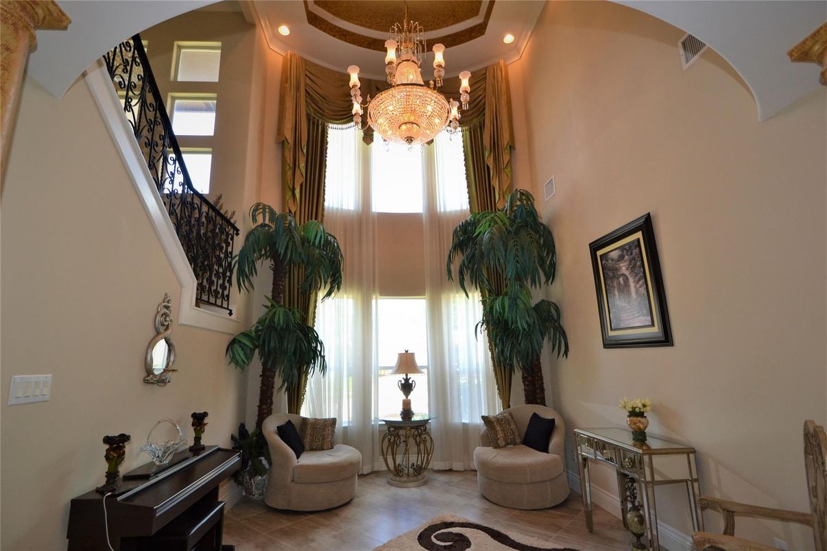 Chandelier, Interior, Piano, Recessed Lighting