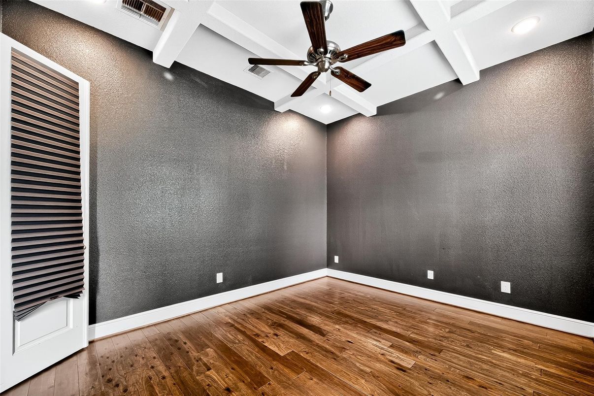 Empty room, Interior, Recessed Lighting, Wood Texture Flooring