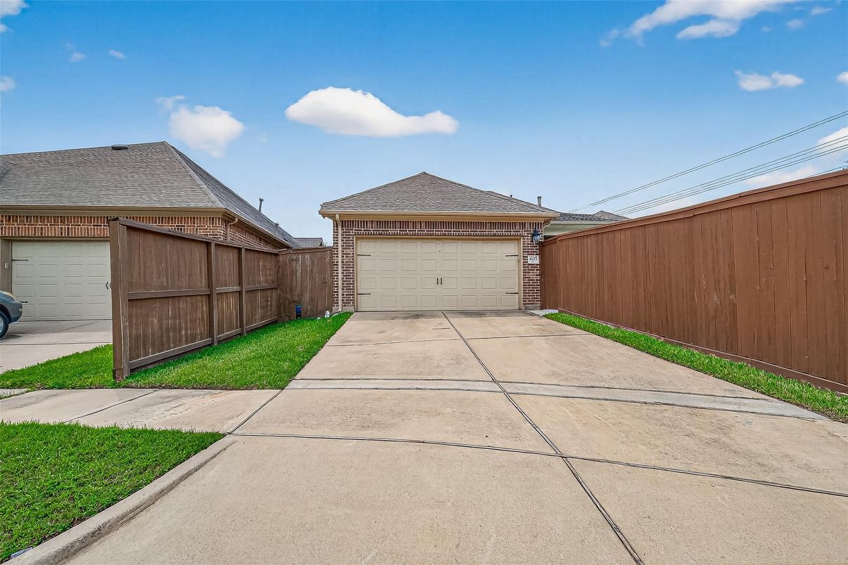 Detached Garage, Exterior