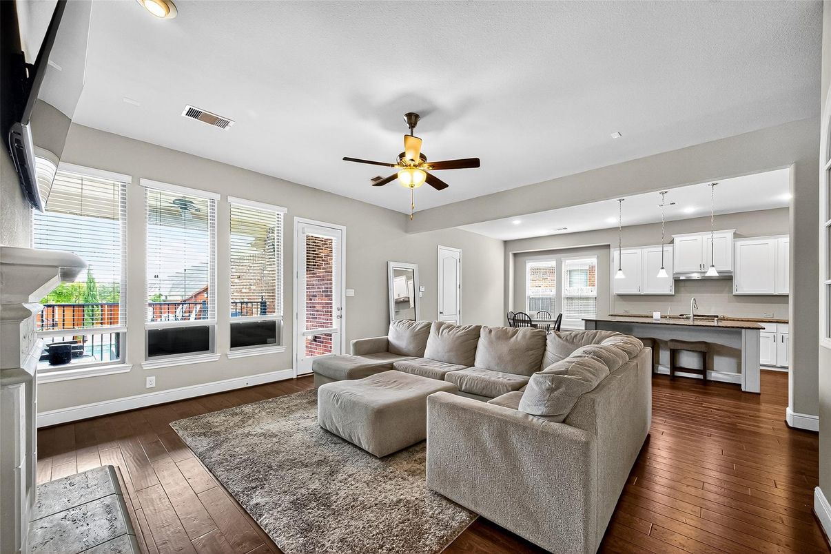 Interior, Kitchen, Living room, Pendant Lights, Recessed Lighting, Wood Texture Flooring