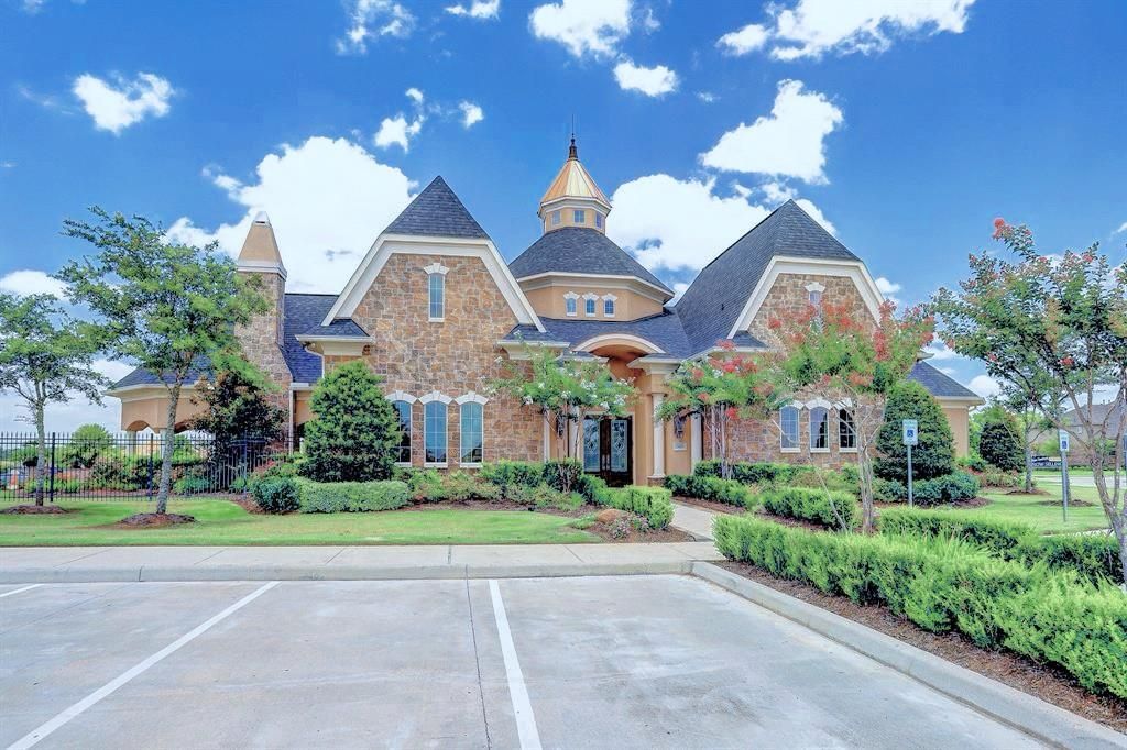 Exterior, Facade, Brick Facade, Queen Anne Victorian
