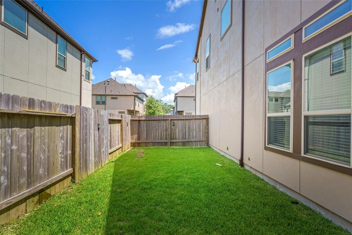 Backyard, Exterior