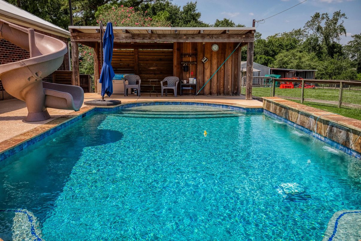 Exterior, Pool
