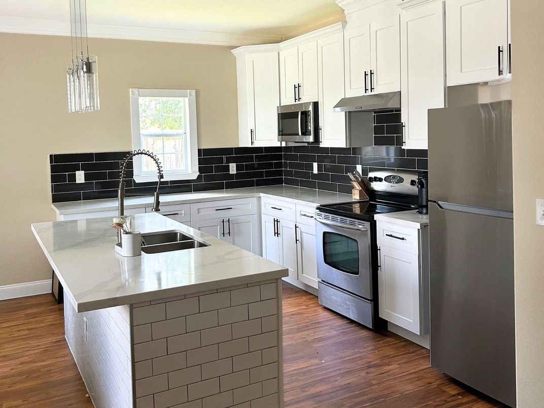 Interior, Kitchen, Pendant Lights, Wood Texture Flooring