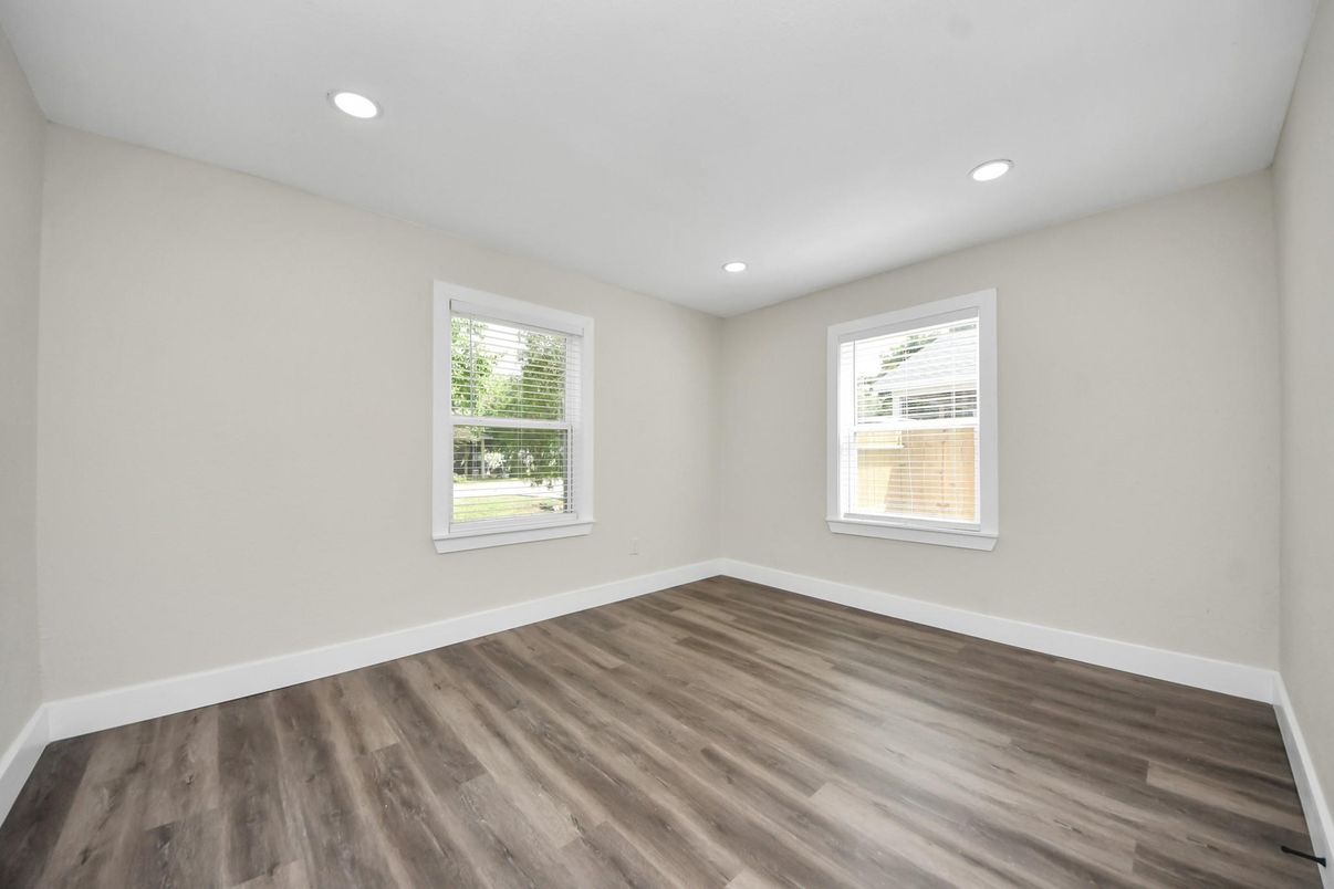 Empty room, Interior, Recessed Lighting, Wood Texture Flooring