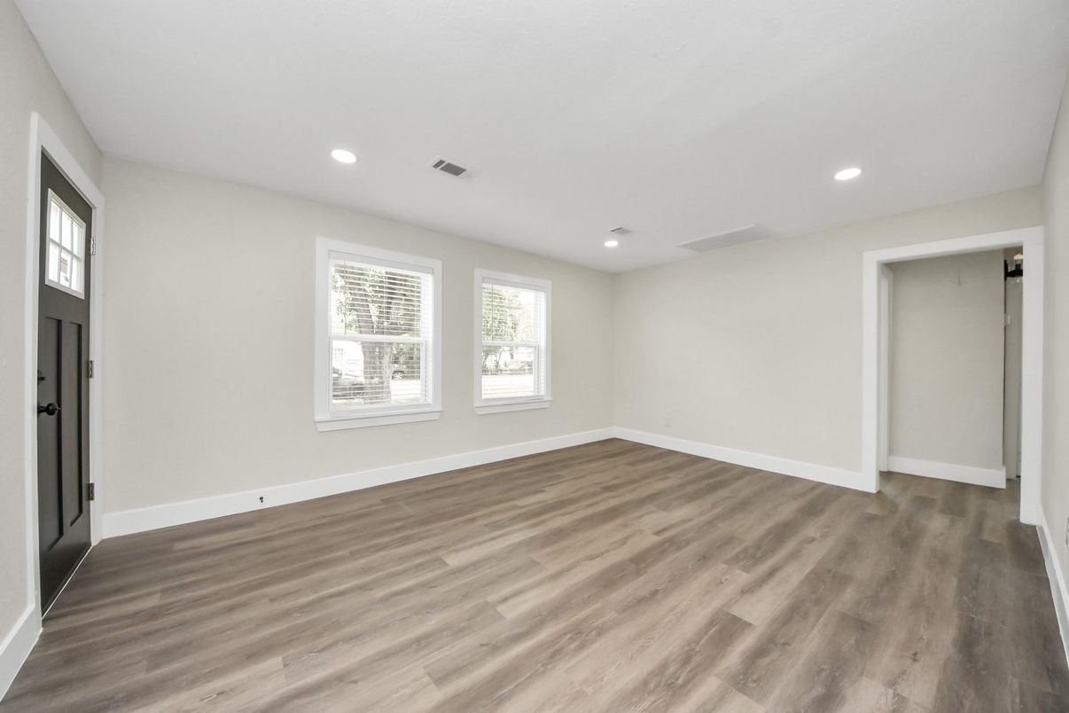 Empty room, Interior, Recessed Lighting, Wood Texture Flooring