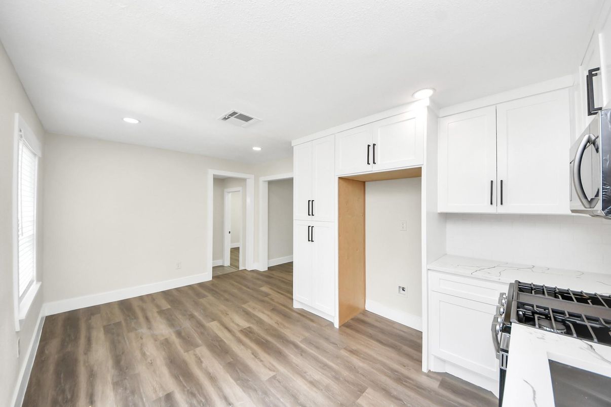 Interior, Kitchen, Recessed Lighting, Wood Texture Flooring