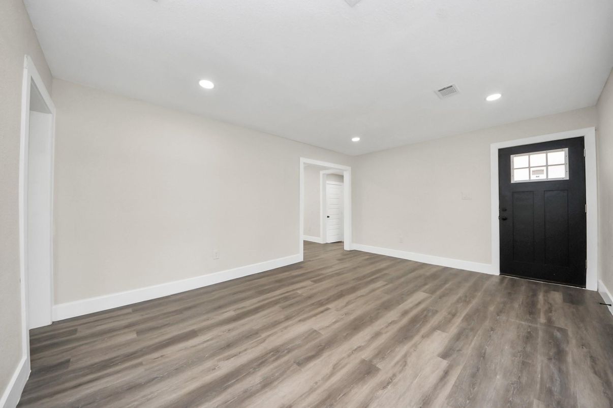 Empty room, Interior, Recessed Lighting, Wood Texture Flooring
