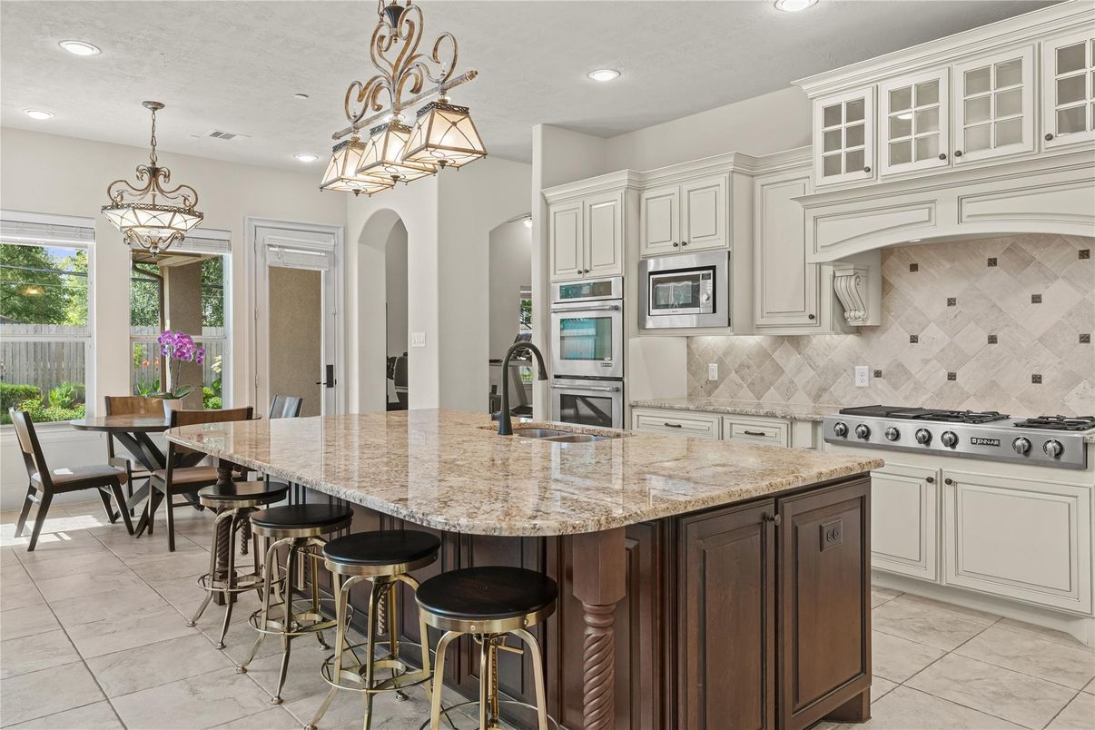 Dining room, Interior, Kitchen, Pendant Lights, Recessed Lighting, Stainless Steel Appliances