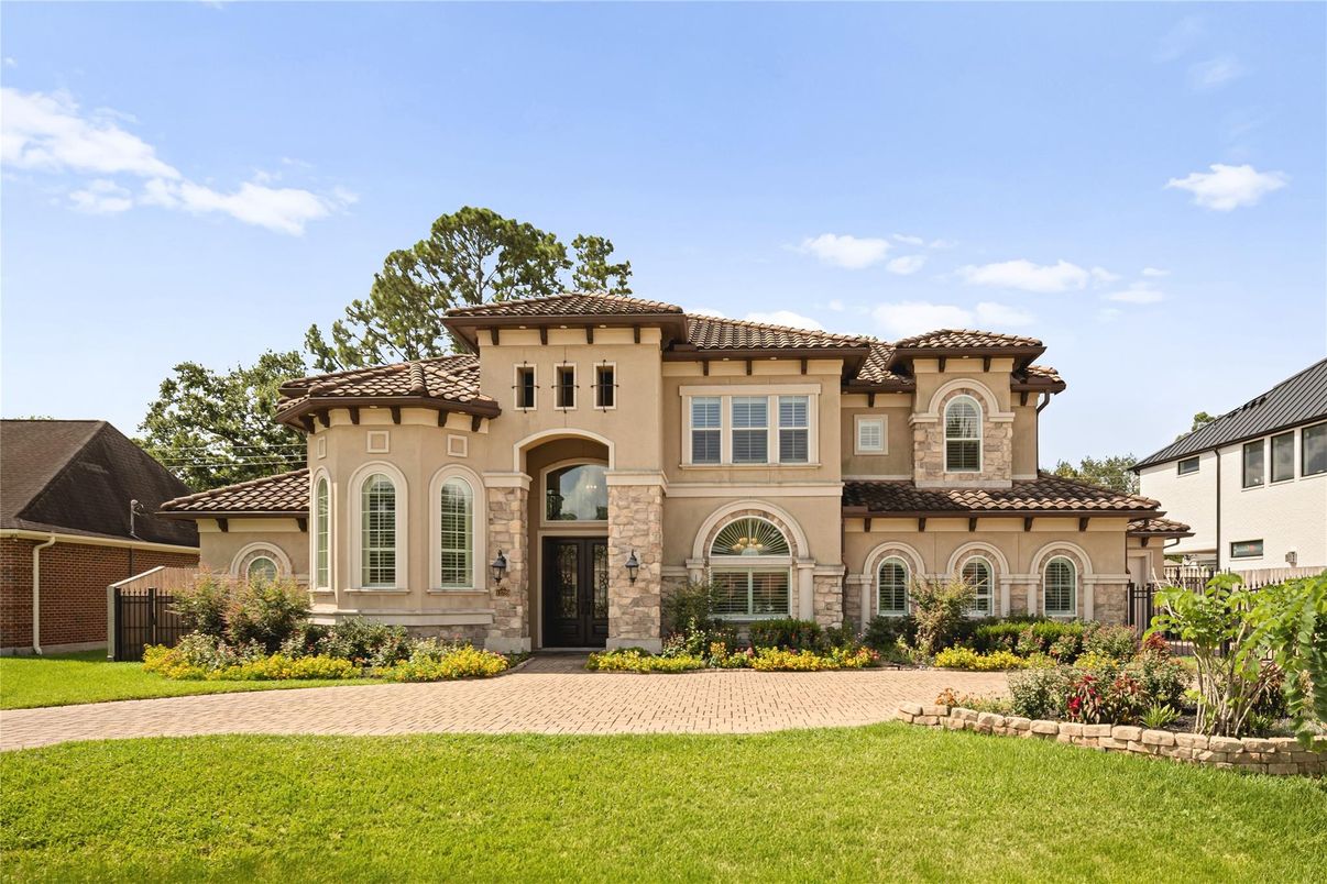 Backyard, Exterior, Facade, Mediterranean