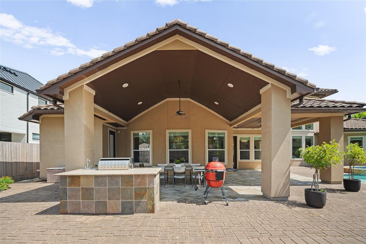 Exterior, Outdoor Kitchen