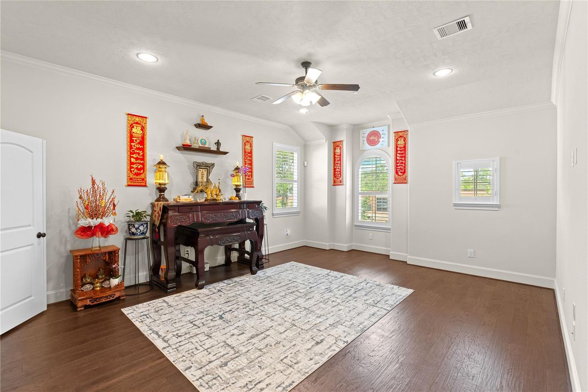 Interior, Piano, Recessed Lighting, Wood Texture Flooring