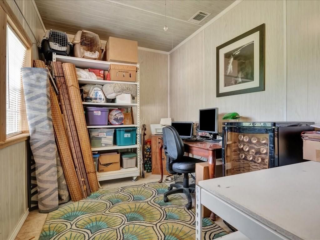 Home Office, Interior