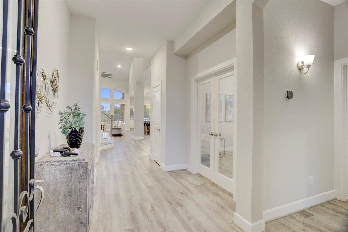 Interior, Recessed Lighting, Wood Texture Flooring