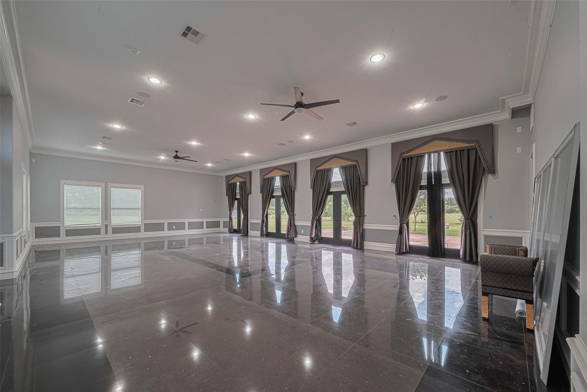 Empty room, Interior, Recessed Lighting