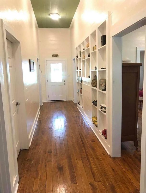 Interior, Walk-in Closets, Wood Texture Flooring