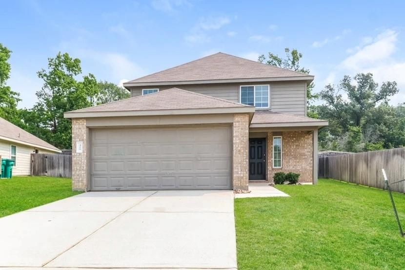 Attached, Exterior, Facade, Brick Facade, Modern