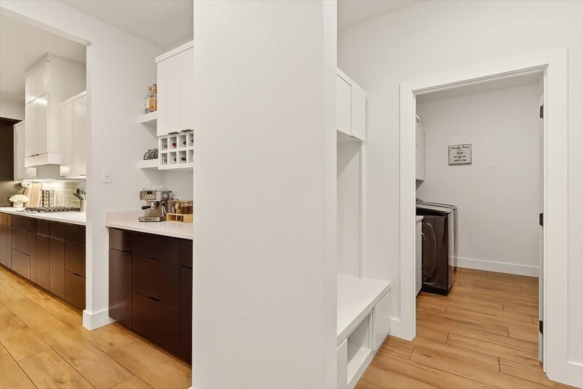 Interior, Washer, Wood Texture Flooring