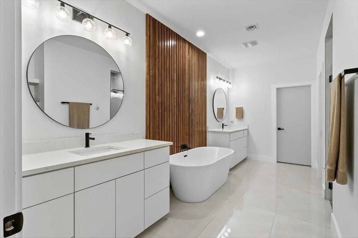 Bathroom, Dual Sink Vanities, Free Standing Baths, Interior, Recessed Lighting