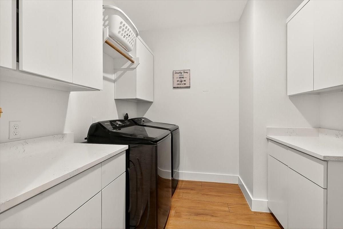 Interior, Washer, Wood Texture Flooring