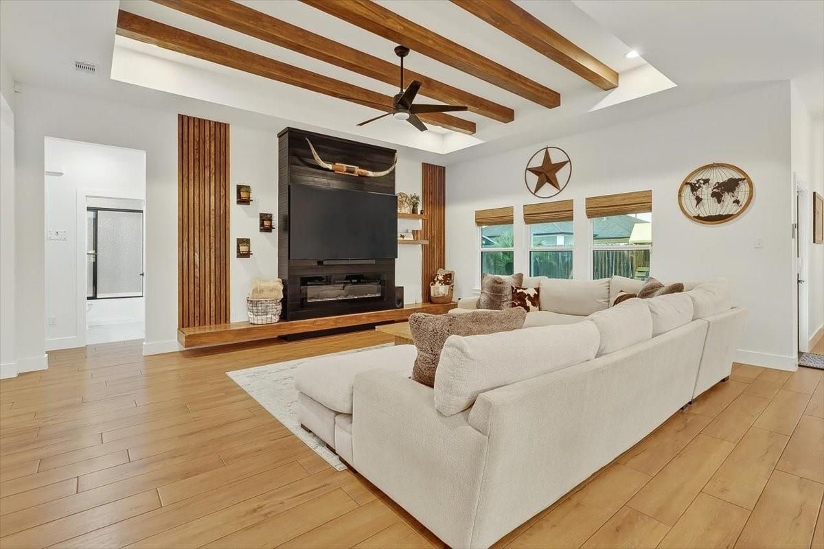 Interior, Living room, Recessed Lighting, Wooden Beams, Wood Texture Flooring