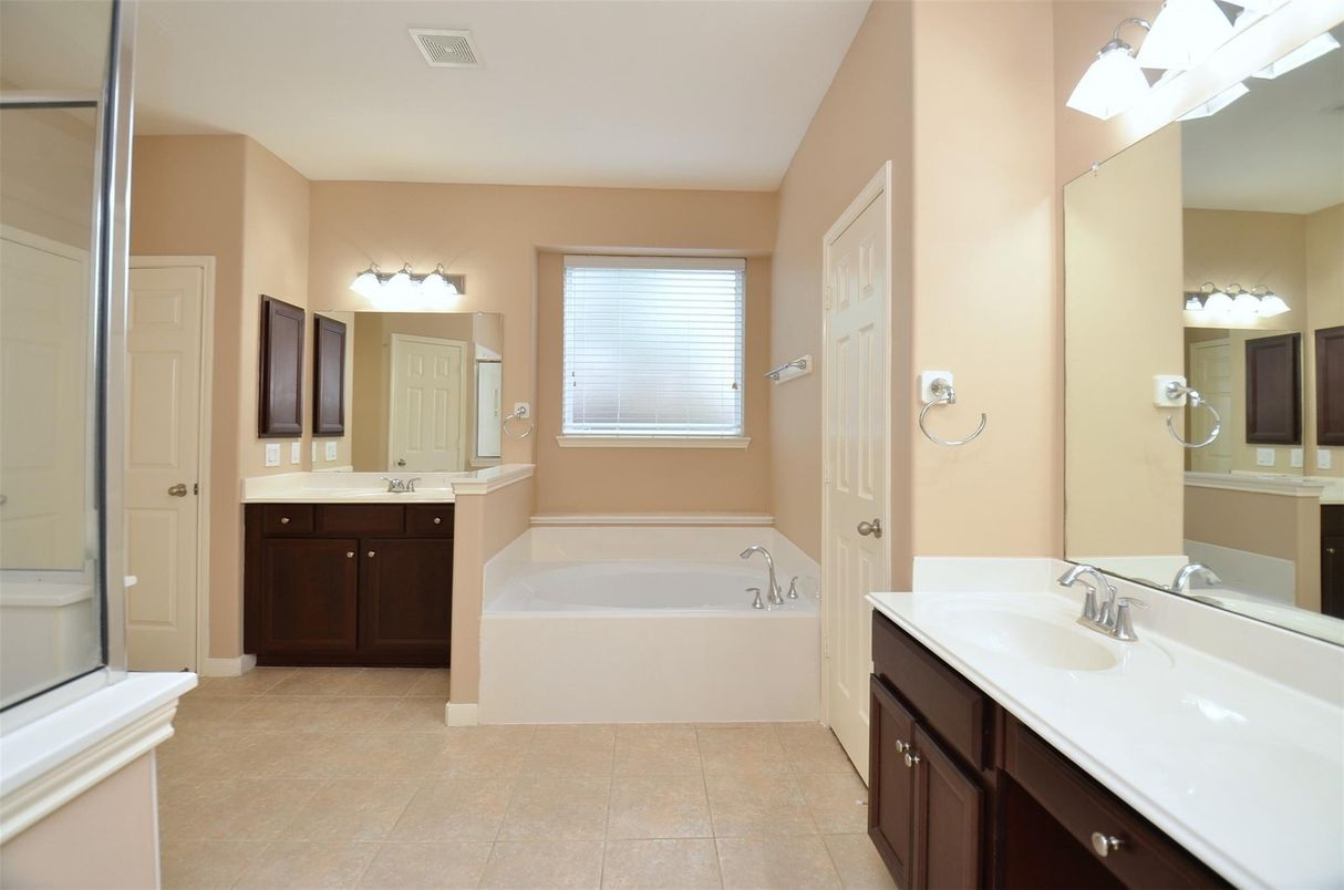 Bathroom, Dual Sink Vanities, Interior
