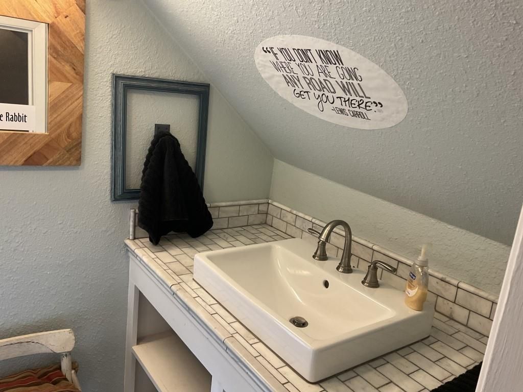 Bathroom, Interior, Tile Countertops