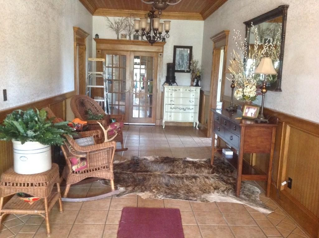 Chandelier, Interior