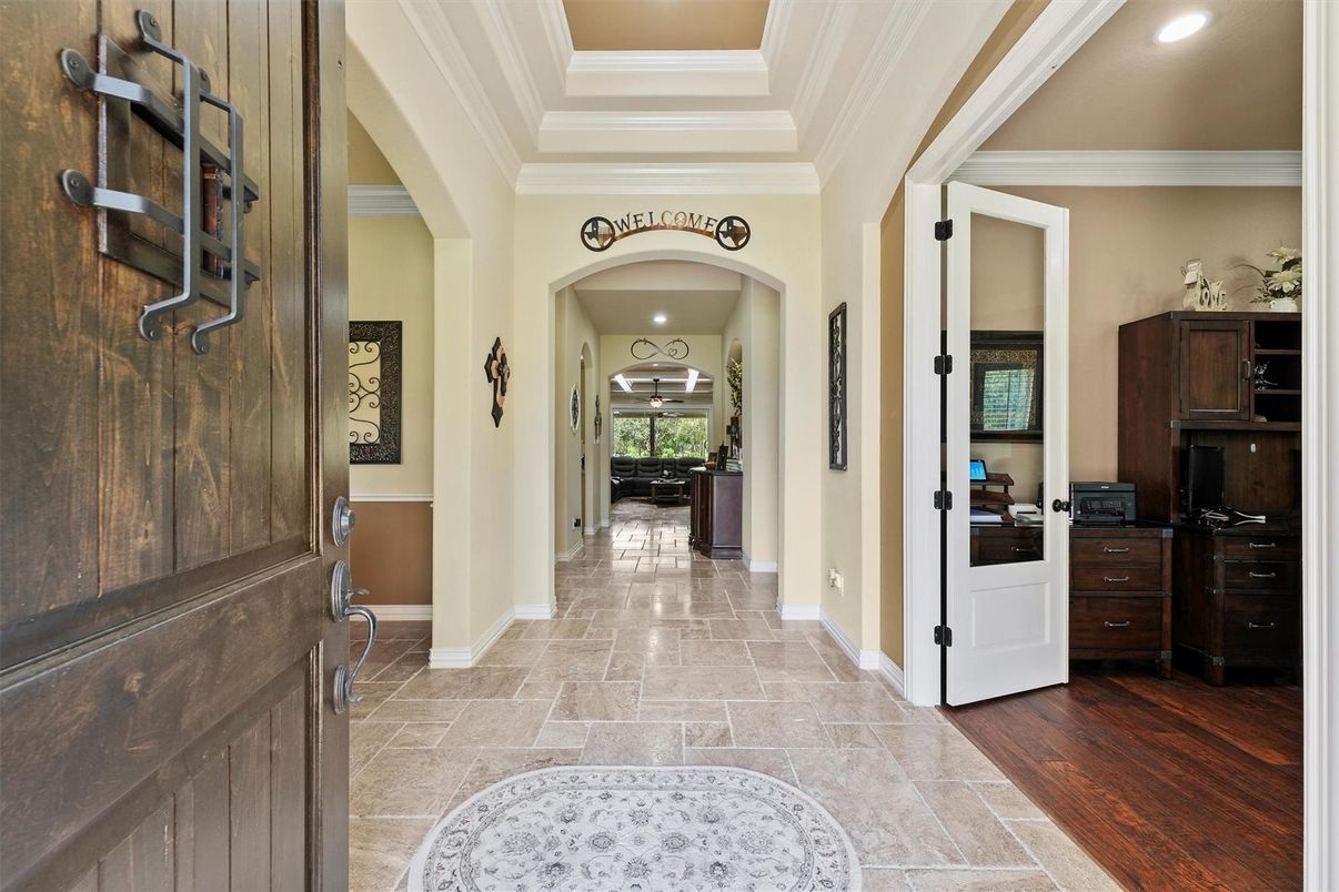 Interior, Recessed Lighting, Wood Texture Flooring