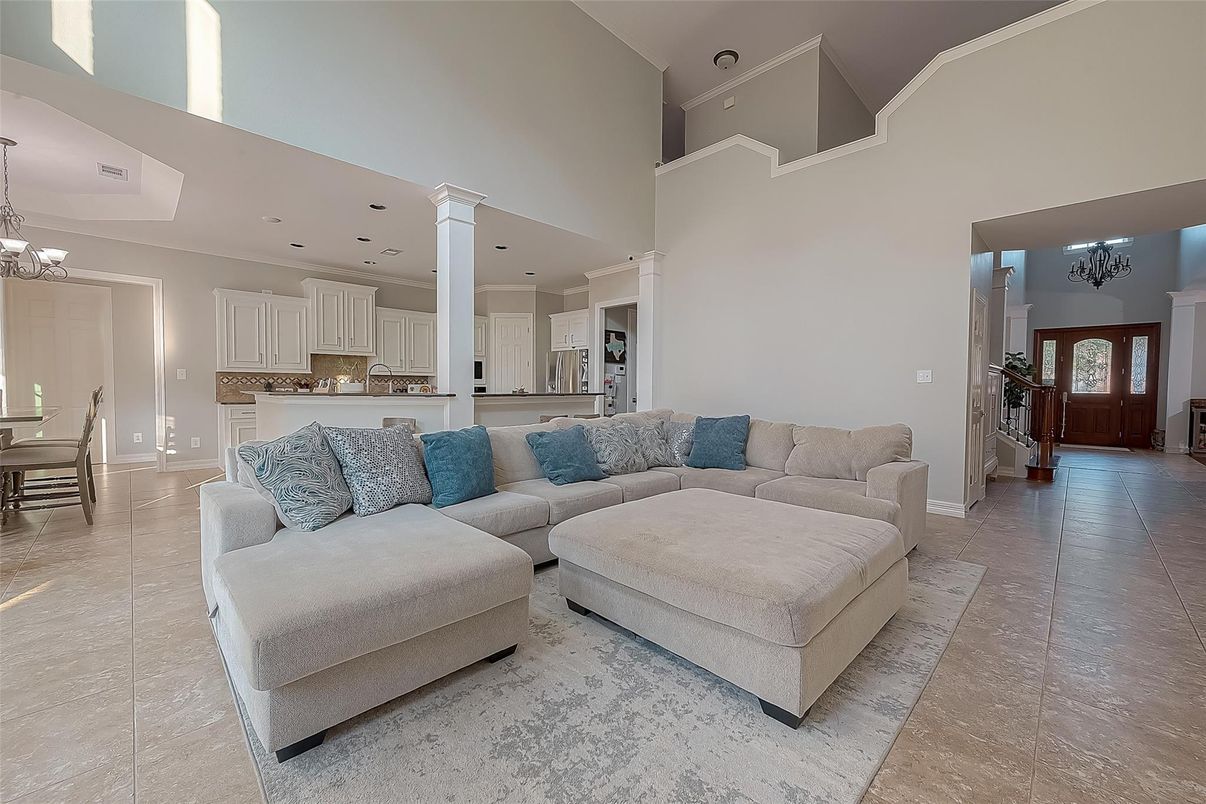 Chandelier, Dining room, Interior, Kitchen, Living room, Pendant Lights, Recessed Lighting