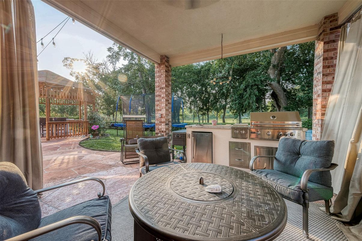 Exterior, Outdoor Kitchen