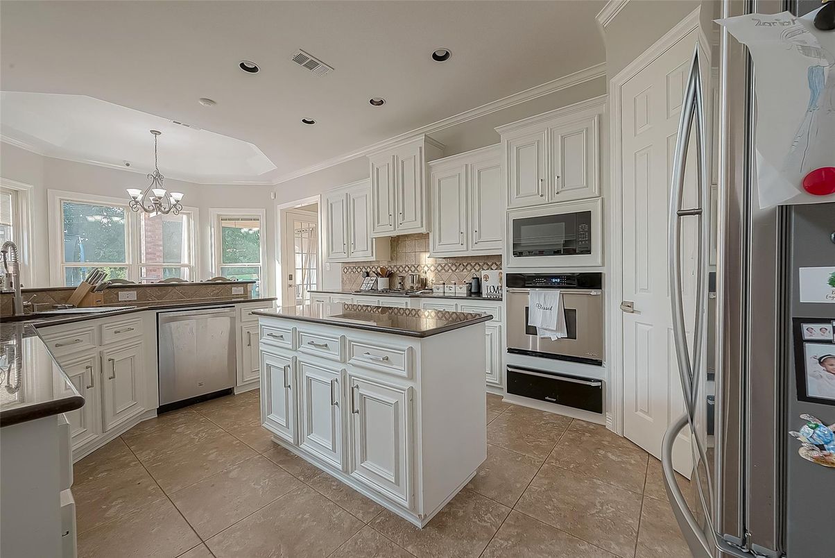 Chandelier, Interior, Kitchen, Recessed Lighting, Stainless Steel Appliances