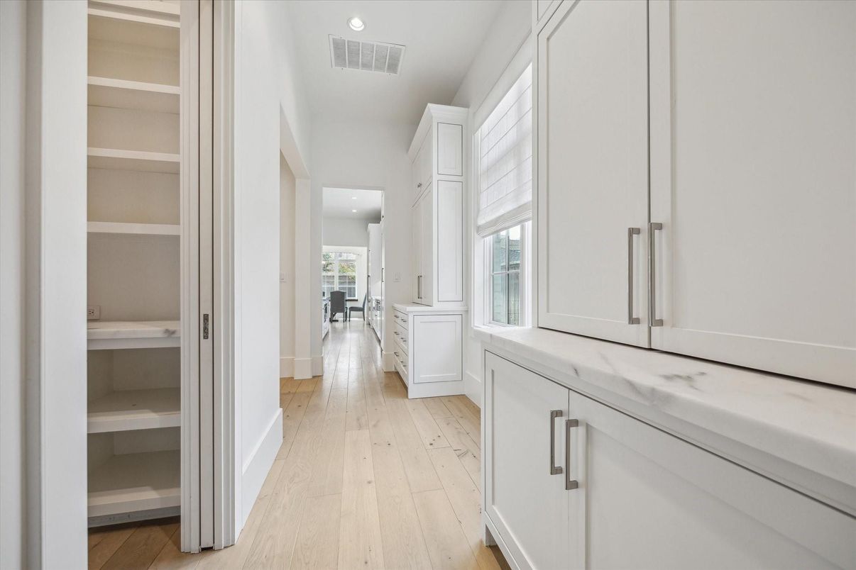 Interior, Recessed Lighting, Wood Texture Flooring